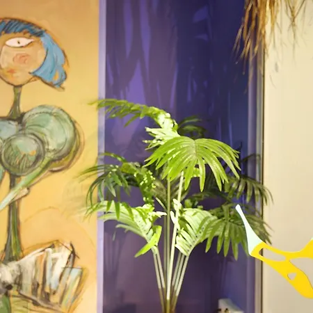 Blue Moon Apartment *