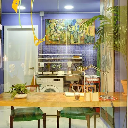 Blue Moon Apartment *